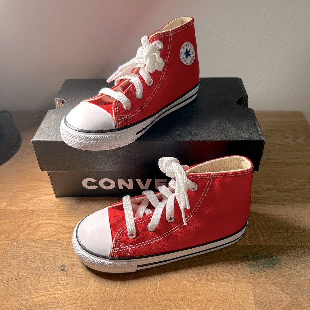 BRAND NEW - Converse Chuck Taylor All Star Classic